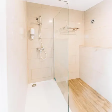 Atomihotel: Contemporary Comfort Steps From The Atomium! Hotel Brusel