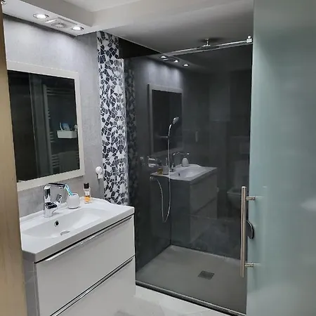 Duplex Elegant Situe A 1min De La Gare Du Nord *