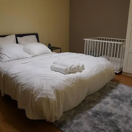 Family Friendly 1 Bed Apartamento Bruxelas