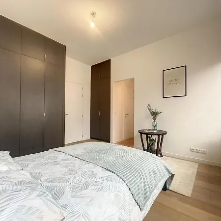 Elegant Flat Cinquantenaire *