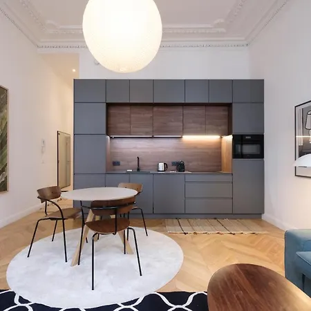 The Duke Flats - 1 Bedroom Grand Place