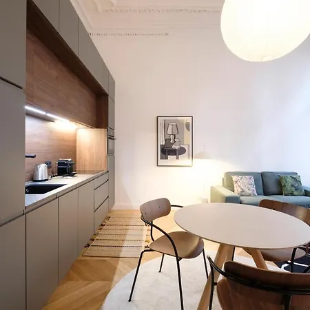 The Duke Flats - 1 Bedroom Grand Place Apartment *
