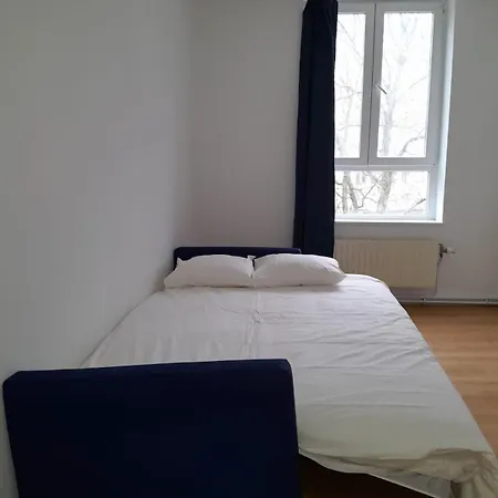 The Boulevard Sleeps 4 شقة