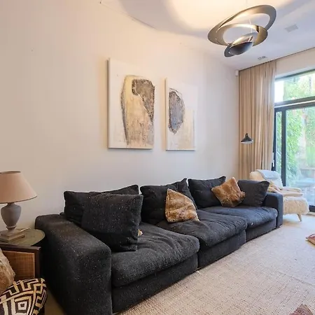 1000m2 With Indoor Pool فيلة *