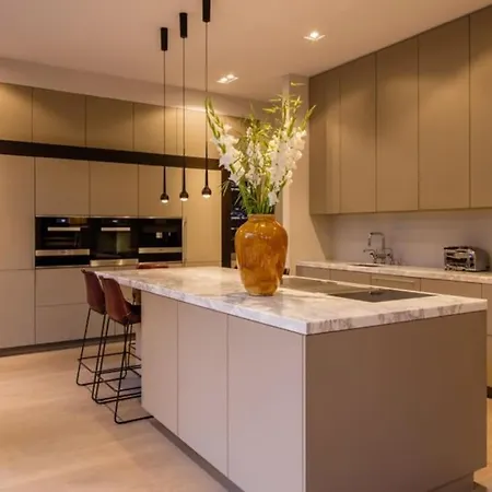 1000m2 With Indoor Pool فيلة