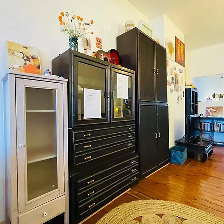 Quiet And Colorfull Flat In The Center Of Apartment *