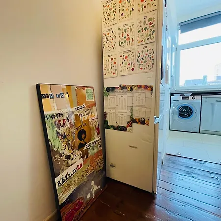 Quiet And Colorfull Flat In The Center Of Apartment