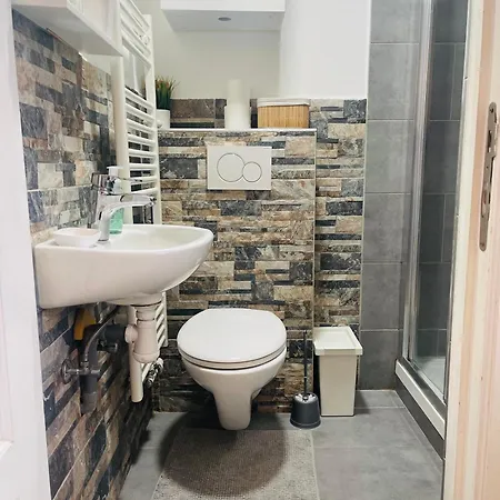 Quiet And Colorfull Flat In The Center Of