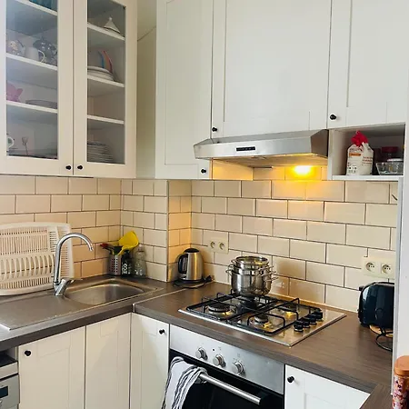 Quiet And Colorfull Flat In The Center Of Apartment *