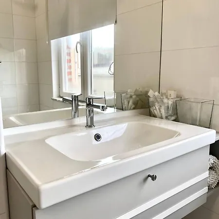 Wit Ii, Near Metro, Train N7670 Брюссель