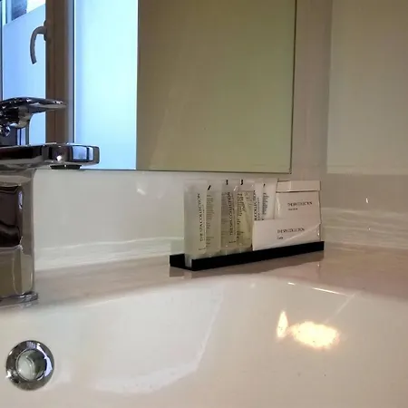 Almost White, Near Train, Metro N7688 * بروكسل