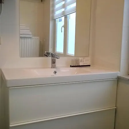 Almost White, Near Train, Metro N7688