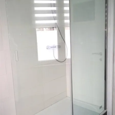 Almost White, Near Train, Metro N7688 * بروكسل