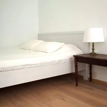 Almost White, Near Train, Metro N7688 شقة