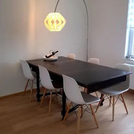 Almost White, Near Train, Metro N7688 شقة