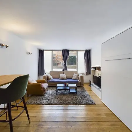 Studio Near Place Stephanie Daire Brüksel