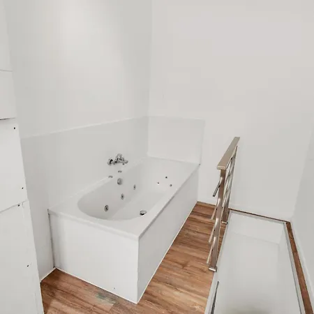 In Brussels, Lantsheere By Homenhancement Sa