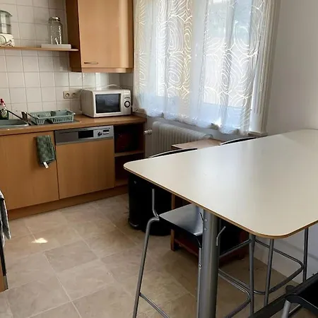 Belle Etage A Stockel With Charming Patio * 布鲁塞尔