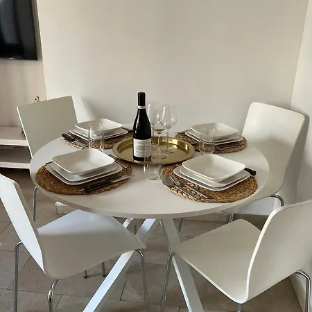 Lumineux Dans Un Quartier Anime * بروكسل