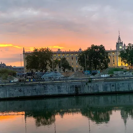 Úszó hotel Edouard Boat