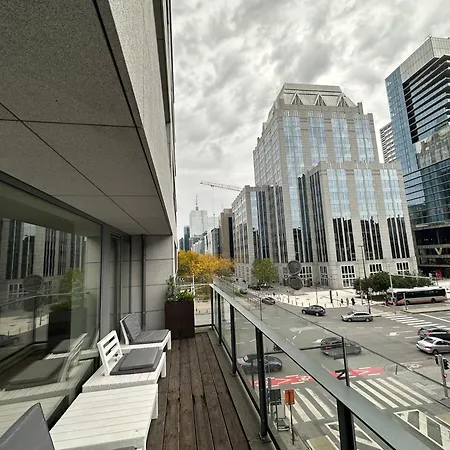 3 Bedroom In Center With Balcony View *