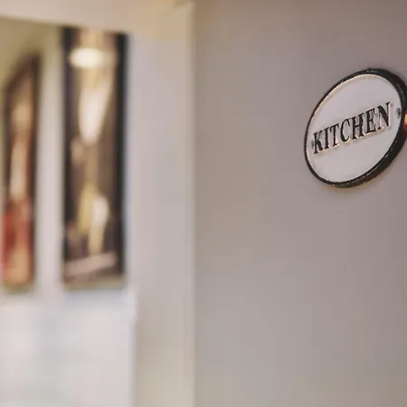 The Legacy By 2go4 Center Хостел *