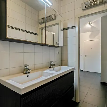 In Heart Of With Balcony View * بروكسل