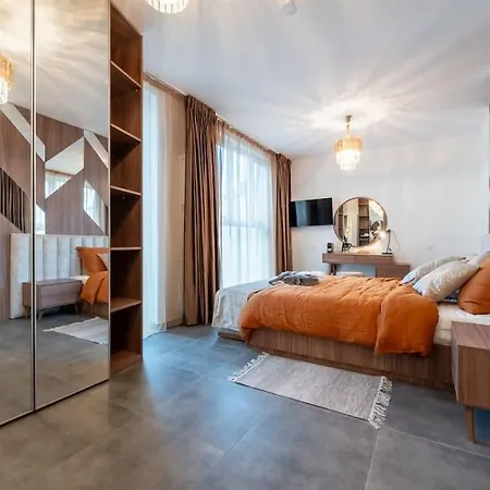 Apartment Luxueux 5 *