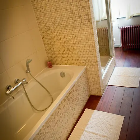 Le Seize Couette-café 4*