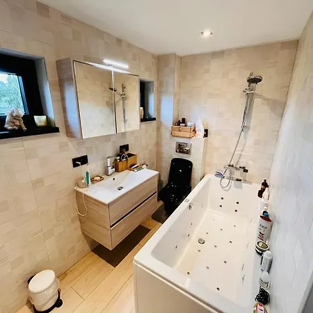 Town House With Garden - 1 With Shared Bathroom