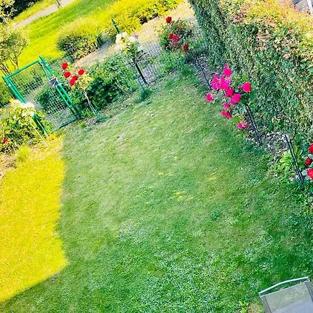 Town House With Garden - 1 With Shared Bathroom