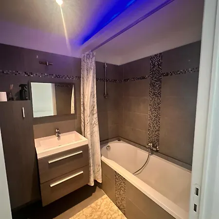 Appartamnet 3 Bedroom + Living شقة