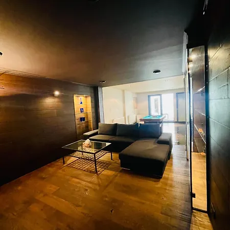 Down Town Spacious Loft Retreat With Private Parking
