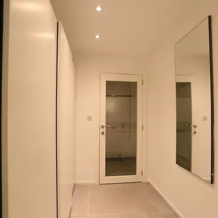 Schuman Flat Apartman *