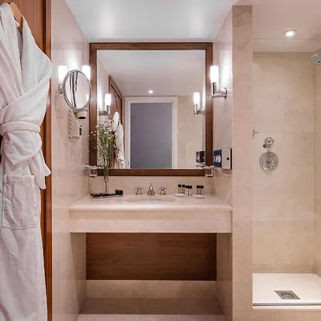 Warwick Grand-place Otel