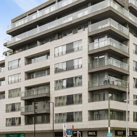 Golden Pearl In Centre Of * Bryssel