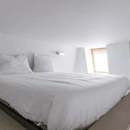 New Stylish Grand Place Center Duplex *