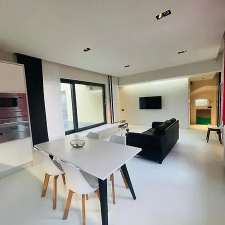 Down Town Penthouse With Private Parking