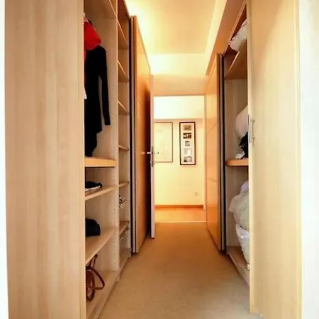 Down Town Spacious Duplex With Private Parking & Game Brussels