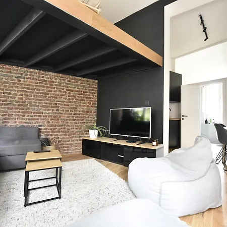 Modern Center Apartmán *
