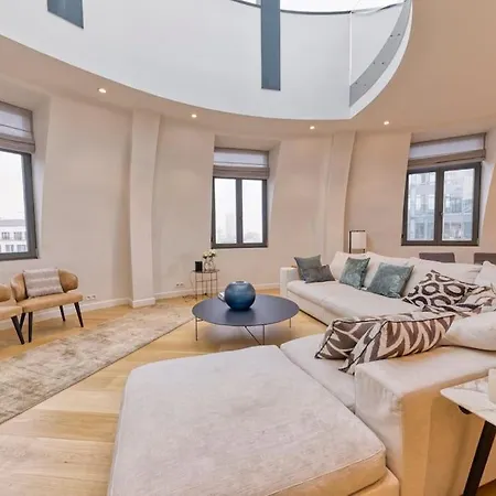Triplex In The Center *