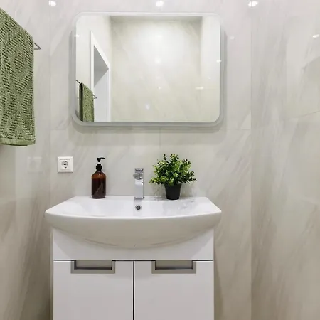 Chaussee De Wavre Family App's *