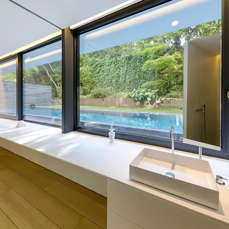 וילה Luxurious 1000m2 With Garden And Pool
