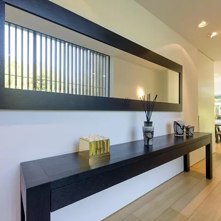 וילה Luxurious 1000m2 With Garden And Pool