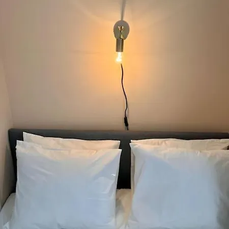 Chez Louise - A Haven Of Peace In בריסל