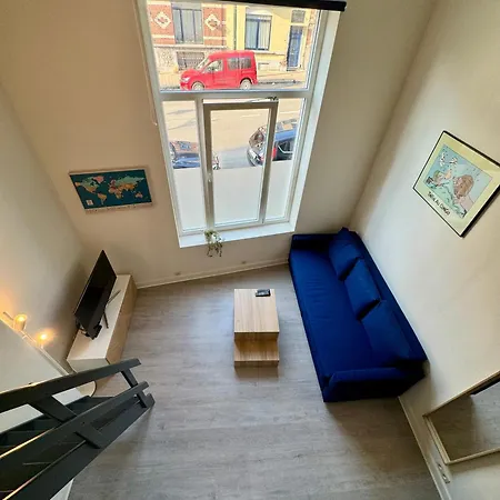 Avec En Mezzanine Lägenhet *