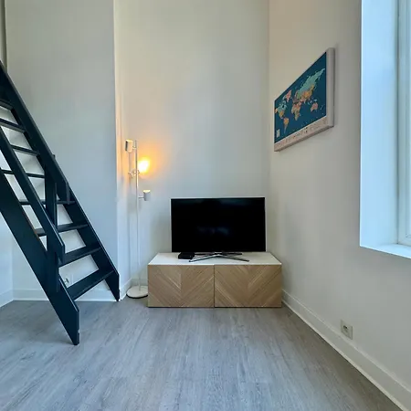 Lägenhet Avec En Mezzanine *
