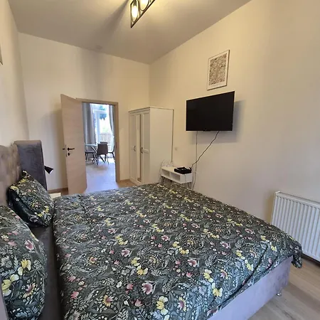 Modern Near Avenue Louise * Brussel