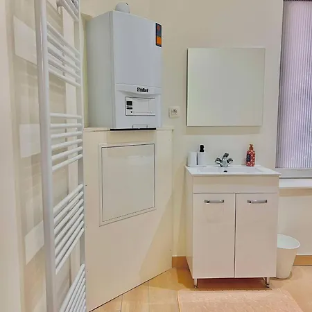 Renove & Scintillant A Apartment