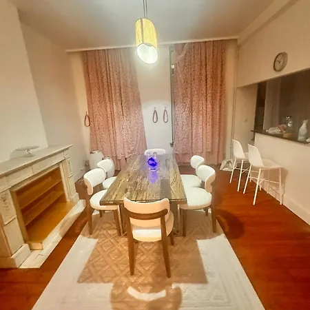 Apartment Spacious Saints Catherine Brussels